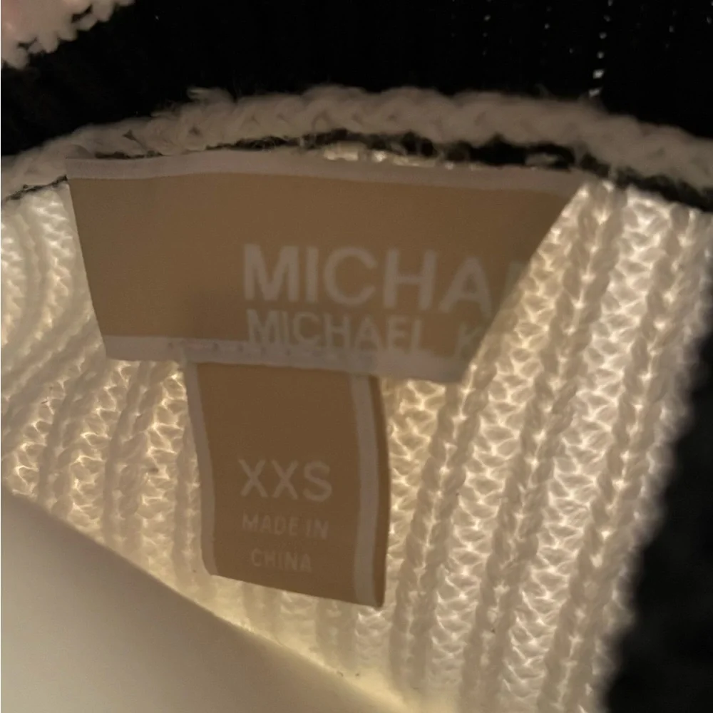 Michael Kors XXS White V Neck Sweater w/black trim - Picture 3 of 4